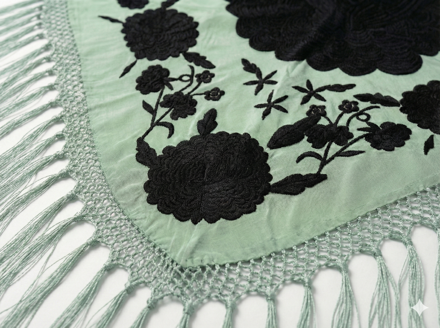 Mantoncillo Carmen Verde Jabonoso y Negro Azabache