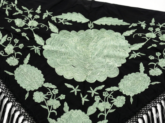 Mantoncillo Carmen Negro Azabache y Verde Jabonoso