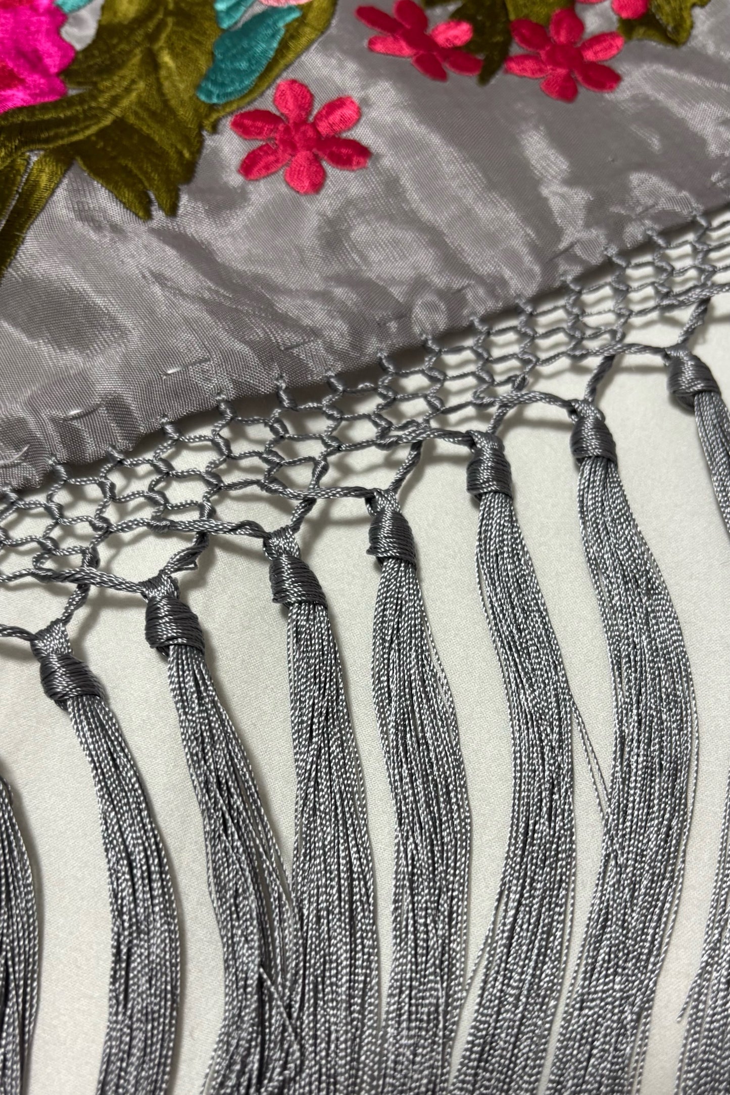 Mantoncillo Olga Gris plata