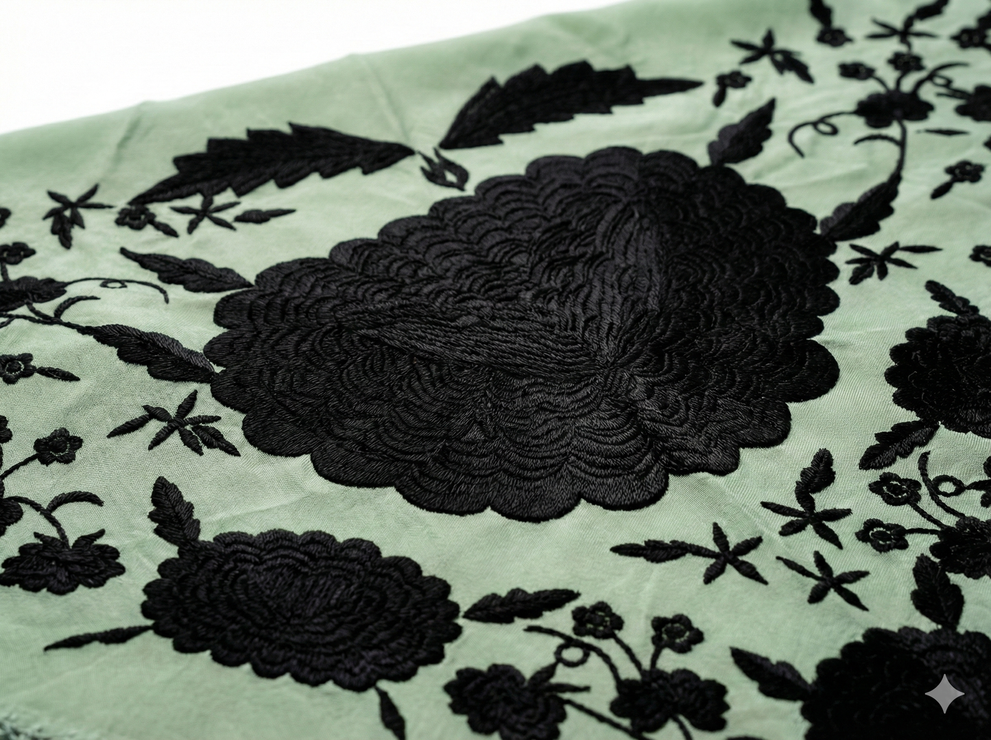 Mantoncillo Carmen Verde Jabonoso y Negro Azabache